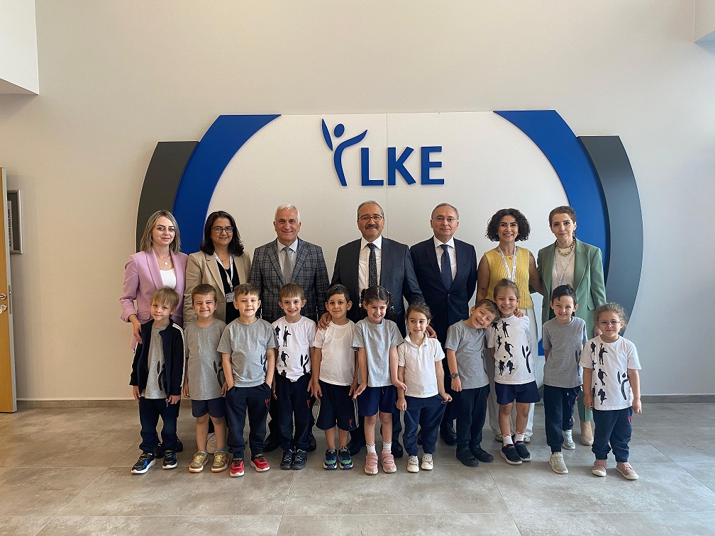 Sayın Kaymakamımız Ali CANDAN, ilçemiz okullarından Özel İlke Okulları ve Özel TEB Okullarını ziyaret ettiler.