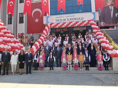 Sayın Kaymakamımız Ali CANDAN, İlçemiz Yazlık İlkokulunda Karne Dağıtım Törenine Katıldı.
